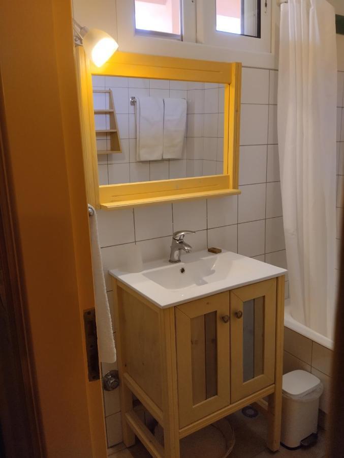 Eleonas Hotel Rovies Buitenkant foto