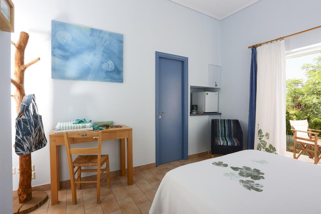 Eleonas Hotel Rovies Buitenkant foto